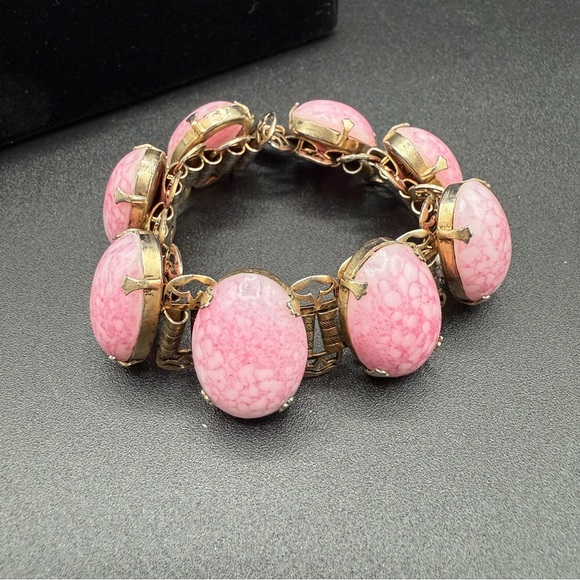 Mid Century Pink Glass Cabochon Bracelet with Book Chain Links - Picture 15 of 17